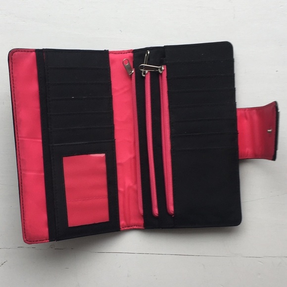 Kenneth Cole Reaction Wallet - Picture 4 of 6